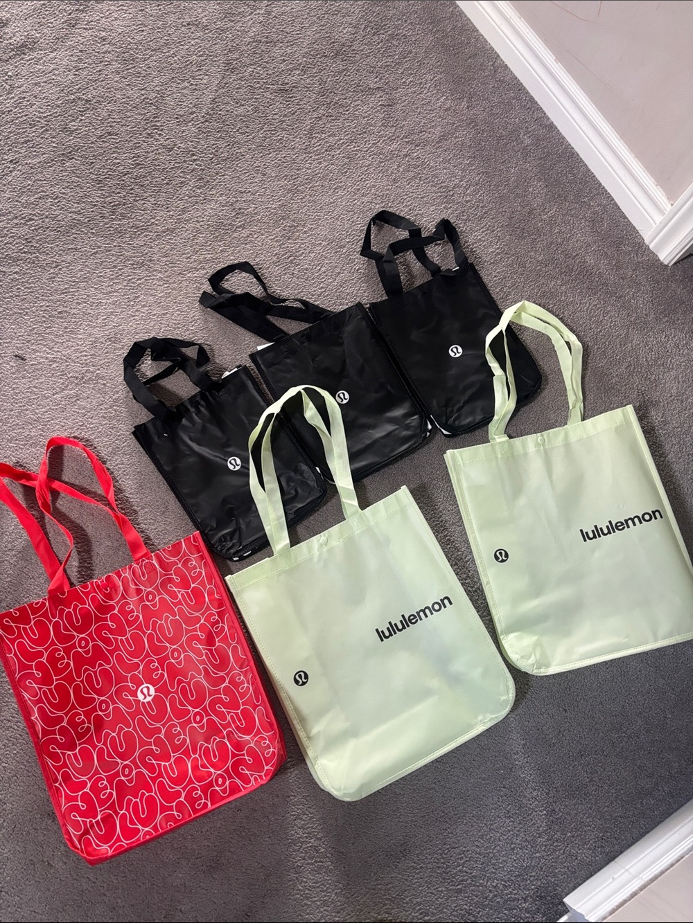 Nwt! lululemon athletica Reusable Tote Set in Black, Light Green, Red